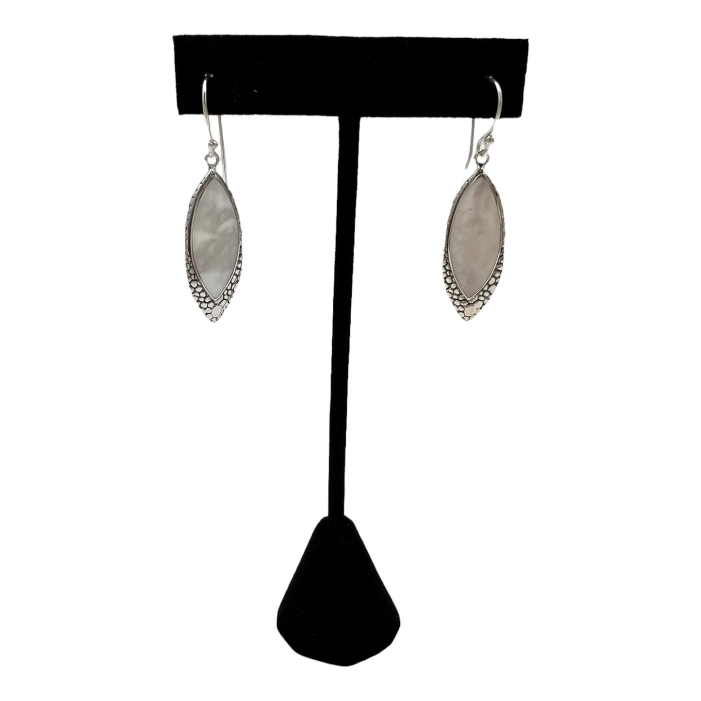 Mother of Pearl Pointed Oval Earrings (White)